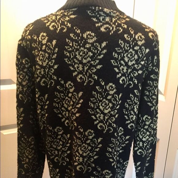 Beautiful sweater by Dressbarn size XL - Picture 2 of 2